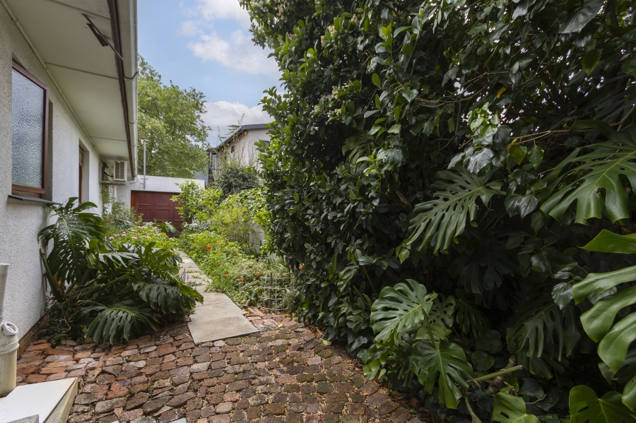 6 Bedroom Property for Sale in Morningside Western Cape